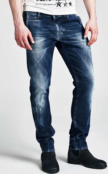 Niebieskie jeansy Guess w street stylu z jeansu