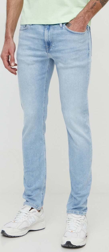 Niebieskie jeansy Pepe Jeans w street stylu