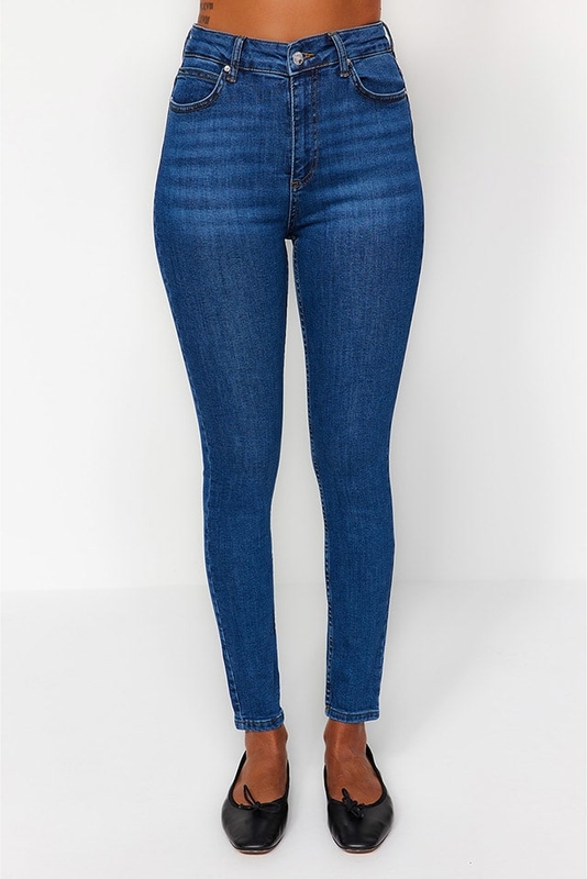 Niebieskie jeansy Trendyol z bawełny
