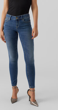 Niebieskie jeansy Vero Moda w street stylu