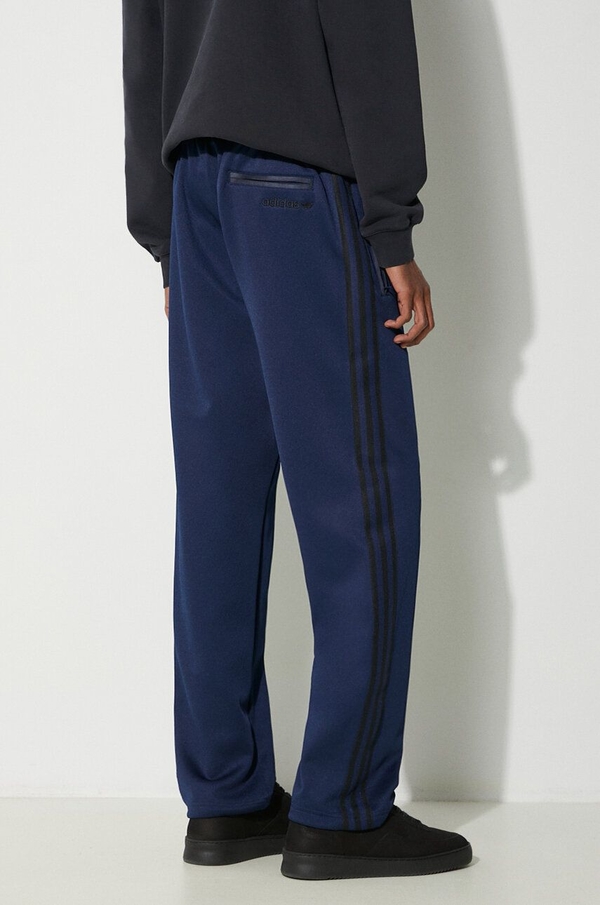Niebieskie spodnie Adidas Originals w sportowym stylu