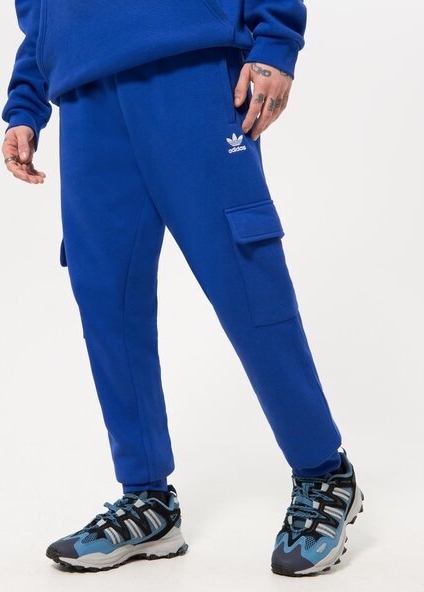 Niebieskie spodnie Adidas w sportowym stylu