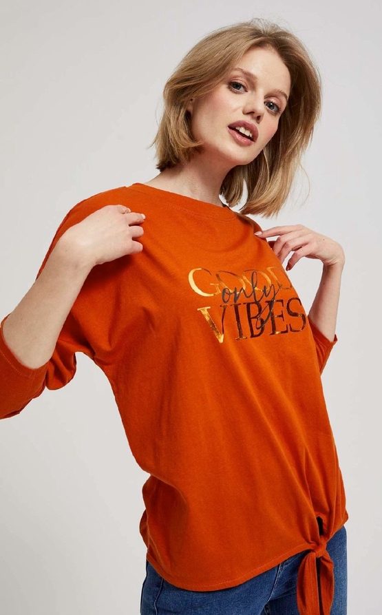 Pomarańczowa bluzka Moodo.pl z długim rękawem w stylu casual z okrągłym dekoltem