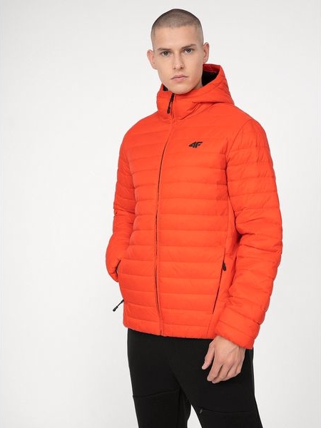 Pomarańczowa kurtka 4F krótka w sportowym stylu