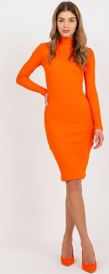 Pomarańczowa sukienka 5.10.15 midi w stylu casual z długim rękawem