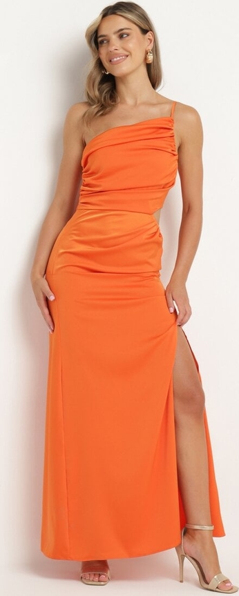 Pomarańczowa sukienka born2be bez rękawów z asymetrycznym dekoltem