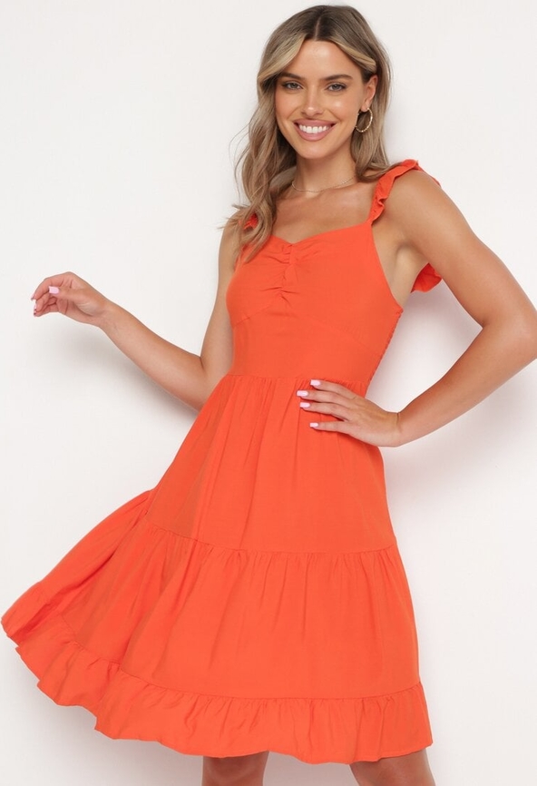 Pomarańczowa sukienka born2be w stylu casual rozkloszowana mini