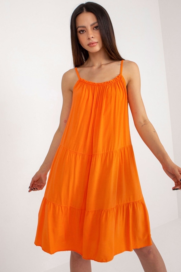 Pomarańczowa sukienka Och Bella na ramiączkach z okrągłym dekoltem
