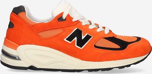 Pomarańczowe buty sportowe New Balance w sportowym stylu