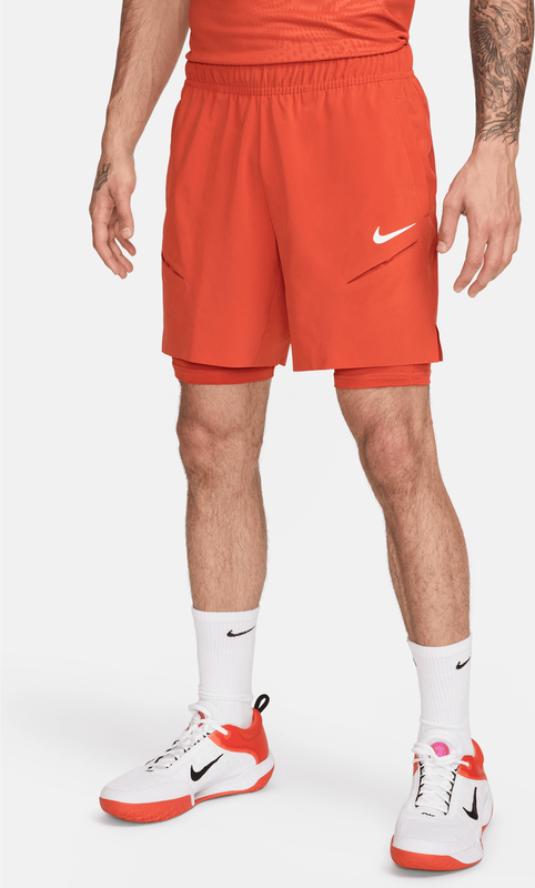 Pomarańczowe spodenki Nike z tkaniny w sportowym stylu