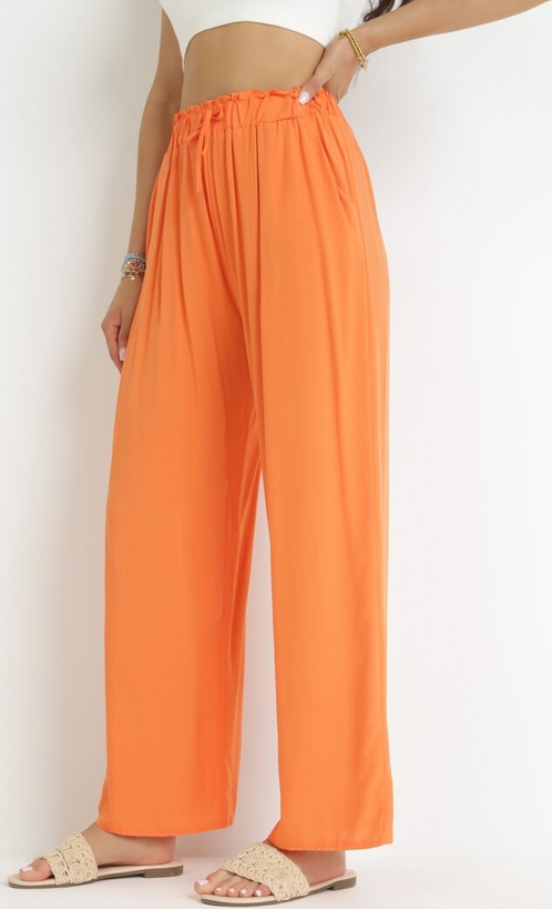 Pomarańczowe spodnie born2be w stylu retro
