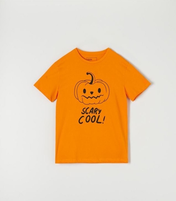 Pomarańczowy t-shirt Sinsay z nadrukiem w młodzieżowym stylu