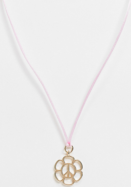 Reclaimed Vintage Inspired – Naszyjnik z różowego sznurka z wisiorkiem w kształcie złotego kwiatka-Różowy