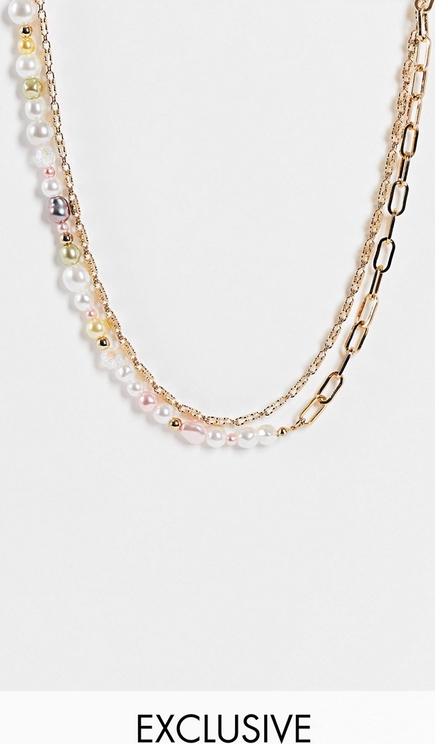 Reclaimed Vintage Inspired – Wielowarstwowy naszyjnik w kolorze złota z różnych łańcuszków z pastelowymi sztucznymi perłami-Złoty