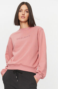 Różowa bluza Woolrich w młodzieżowym stylu
