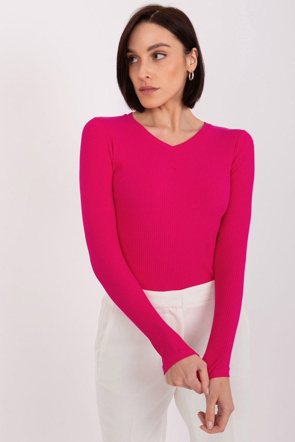 Różowa bluzka Basic Feel Good w stylu casual z dekoltem w kształcie litery v