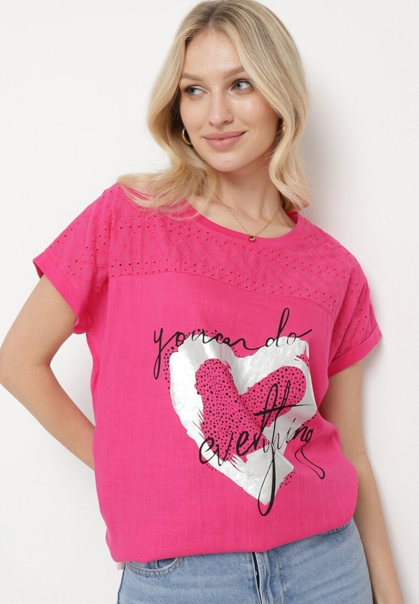 Różowa bluzka born2be z nadrukiem w młodzieżowym stylu z okrągłym dekoltem