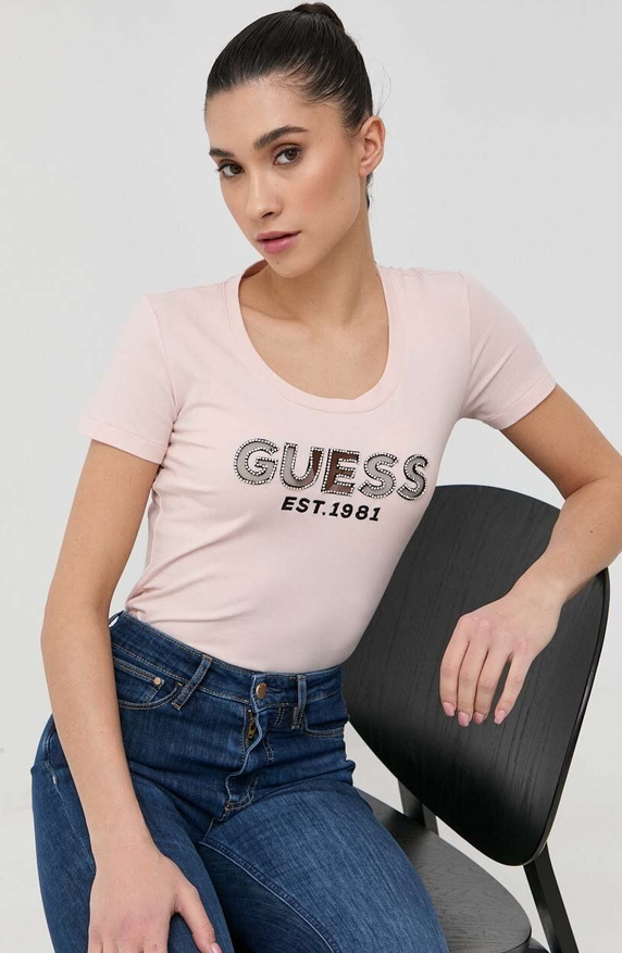 Różowa bluzka Guess z okrągłym dekoltem w młodzieżowym stylu z krótkim rękawem