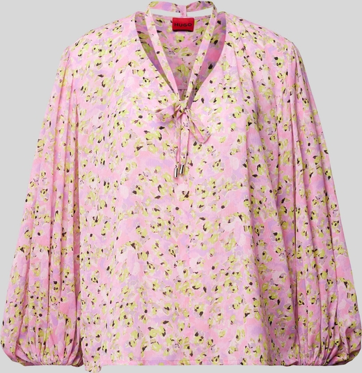 Różowa bluzka Hugo Boss z dekoltem w kształcie litery v