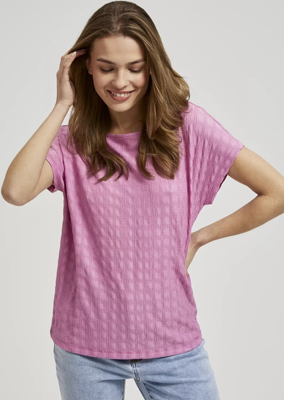 Różowa bluzka Moodo.pl w stylu casual z krótkim rękawem z okrągłym dekoltem