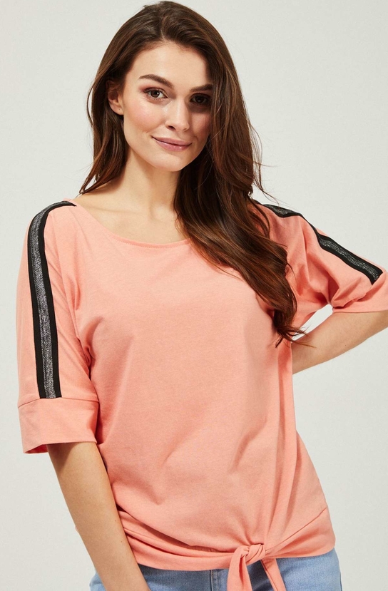 Różowa bluzka Moodo.pl z krótkim rękawem z okrągłym dekoltem z bawełny