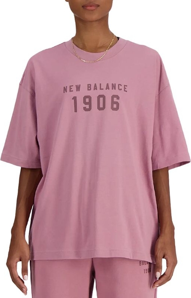 Różowa bluzka New Balance z krótkim rękawem z okrągłym dekoltem w stylu klasycznym