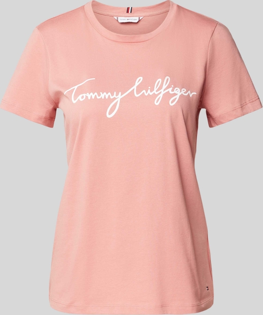 Różowa bluzka Tommy Hilfiger w młodzieżowym stylu