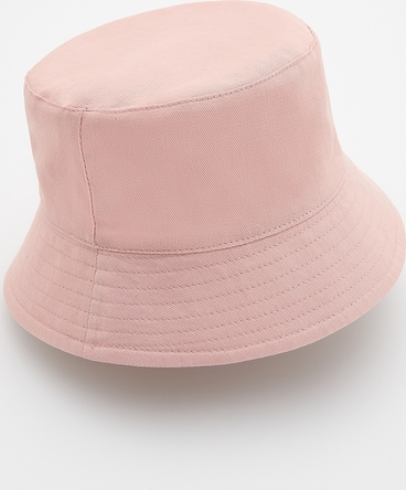 Różowa czapka Reserved