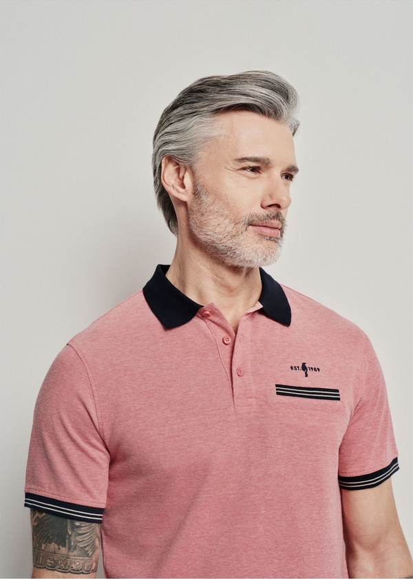 Różowa koszulka polo Ochnik w stylu casual z krótkim rękawem