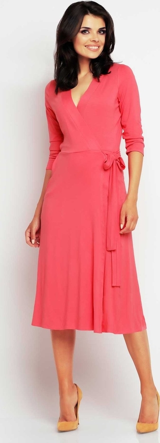 Różowa sukienka Awama z dekoltem w kształcie litery v rozkloszowana z długim rękawem