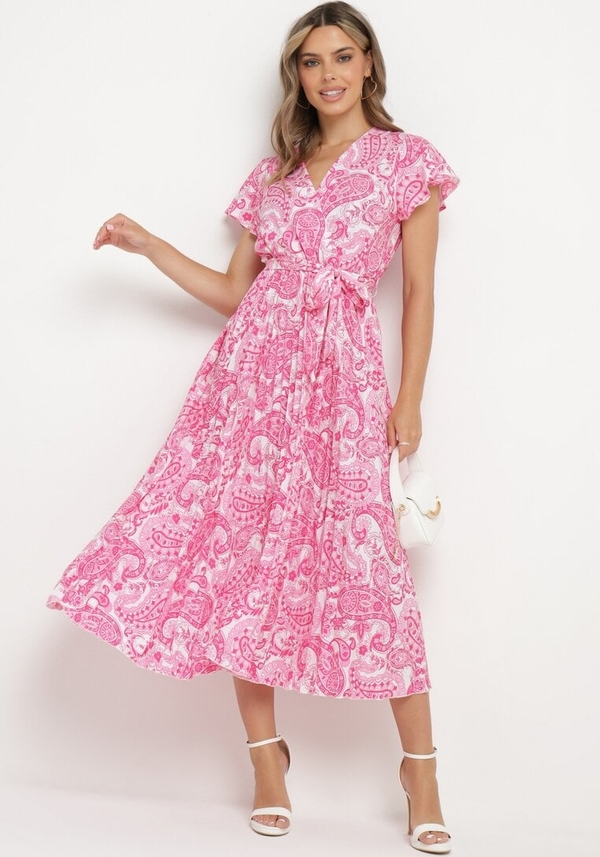 Różowa sukienka born2be kopertowa z krótkim rękawem w stylu casual