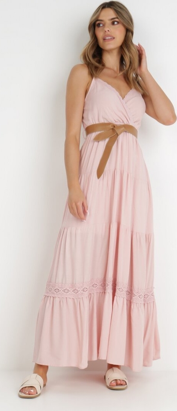 Różowa sukienka born2be maxi z dekoltem w kształcie litery v