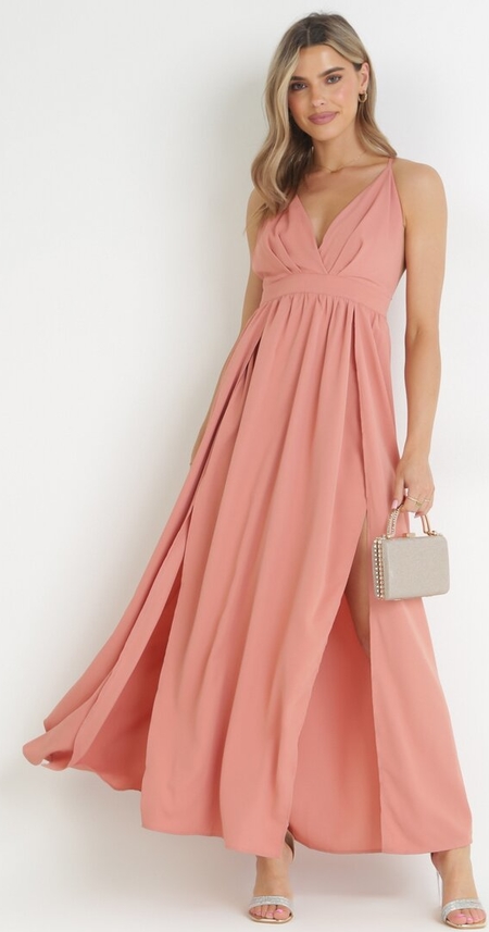 Różowa sukienka born2be na ramiączkach