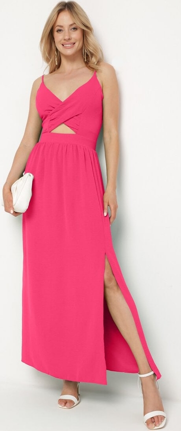 Różowa sukienka born2be na ramiączkach maxi z dekoltem w kształcie litery v
