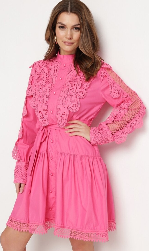 Różowa sukienka born2be rozkloszowana z długim rękawem w stylu klasycznym