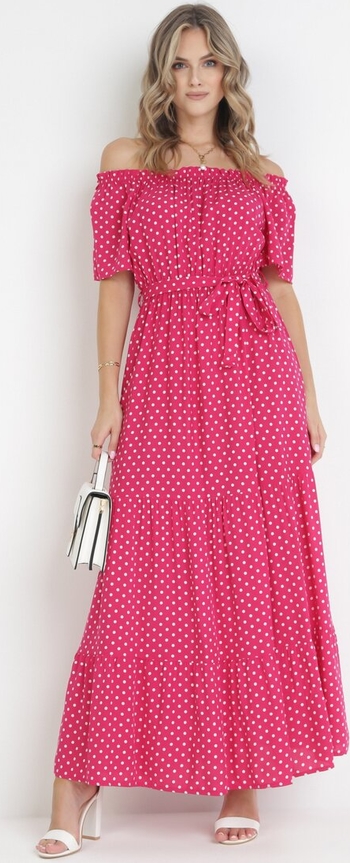 Różowa sukienka born2be w stylu casual maxi hiszpanka