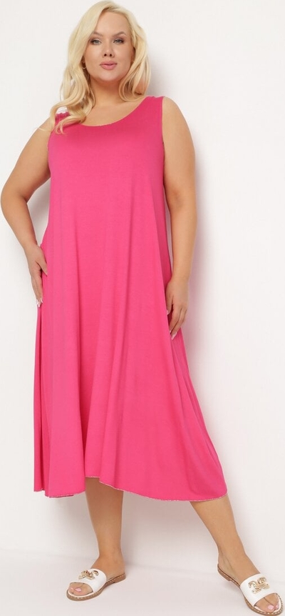 Różowa sukienka born2be w stylu casual na ramiączkach z okrągłym dekoltem