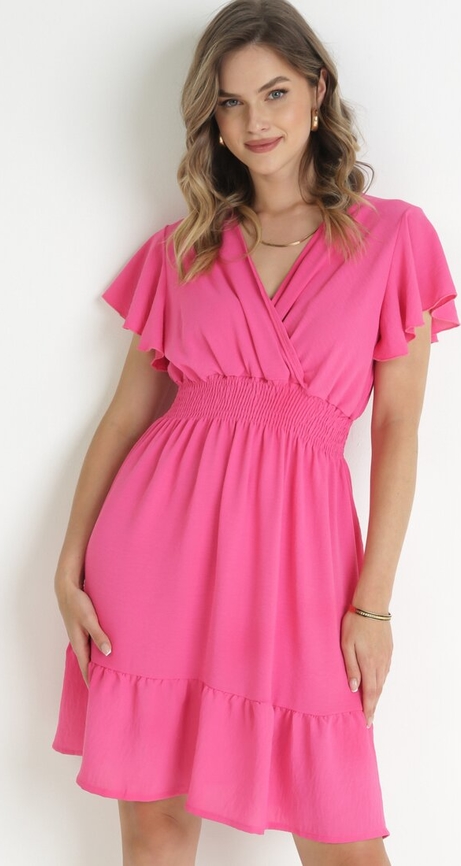 Różowa sukienka born2be w stylu casual z krótkim rękawem mini