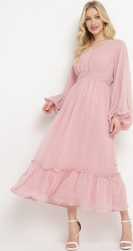 Różowa sukienka born2be w stylu klasycznym z długim rękawem