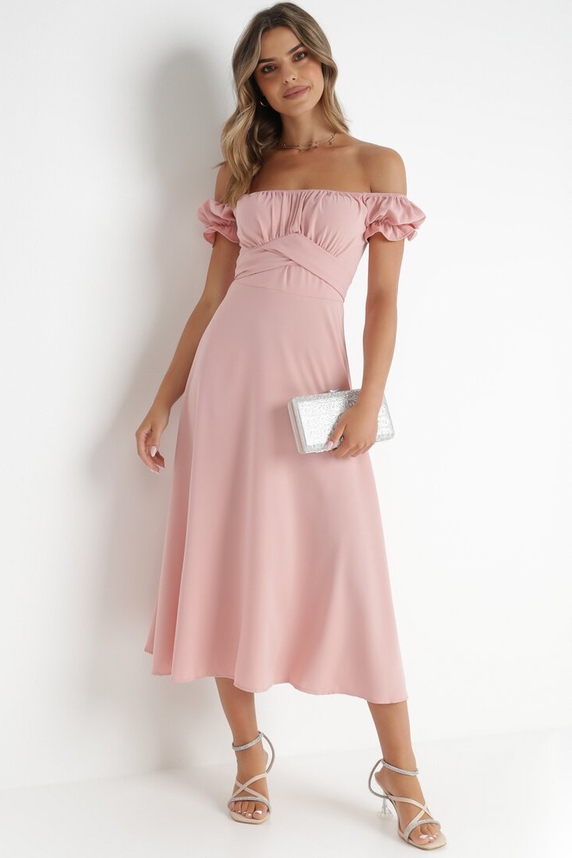 Różowa sukienka born2be w stylu klasycznym z krótkim rękawem