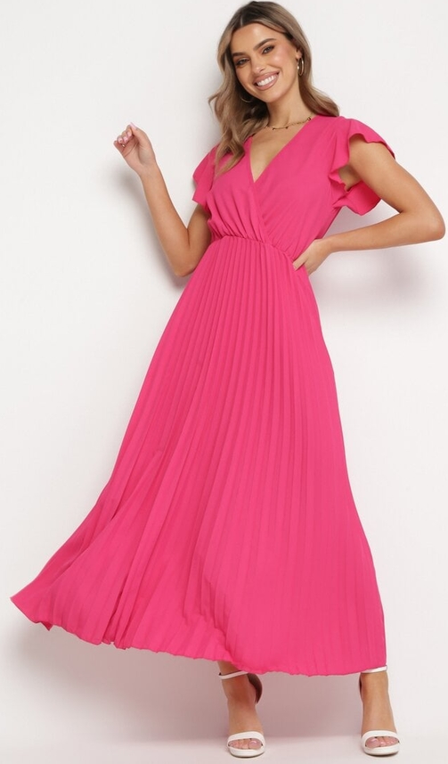 Różowa sukienka born2be z dekoltem w kształcie litery v z krótkim rękawem