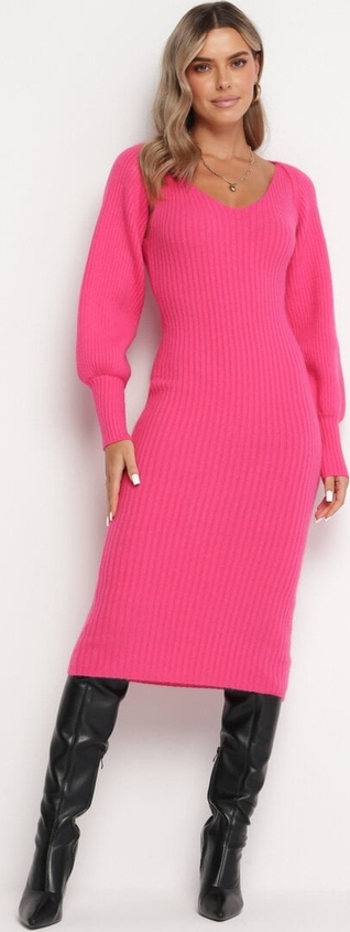 Różowa sukienka born2be z długim rękawem w stylu casual midi