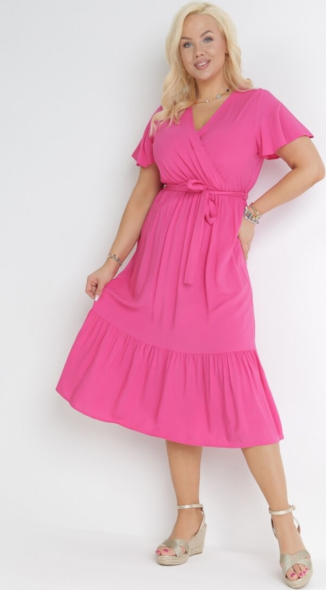 Różowa sukienka born2be z krótkim rękawem midi