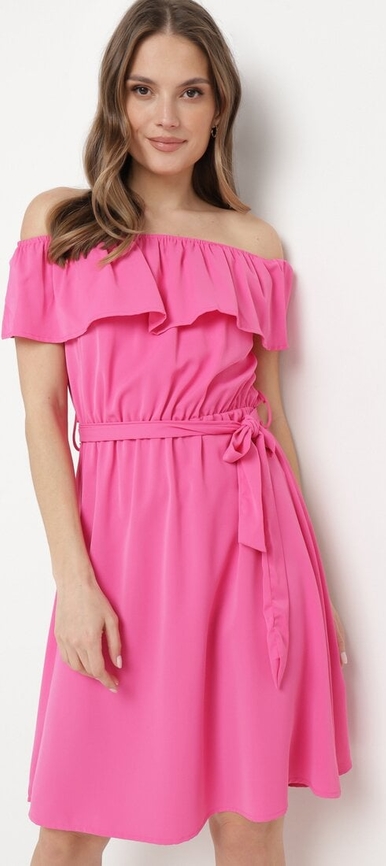 Różowa sukienka born2be z krótkim rękawem w stylu boho