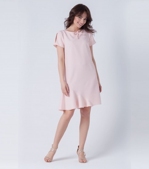 Różowa sukienka butik-choice.pl midi z okrągłym dekoltem