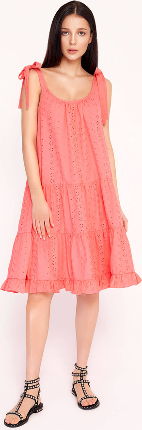 Różowa sukienka Byinsomnia na ramiączkach midi