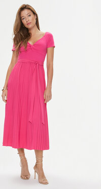 Różowa sukienka Guess midi rozkloszowana z dekoltem w kształcie litery v