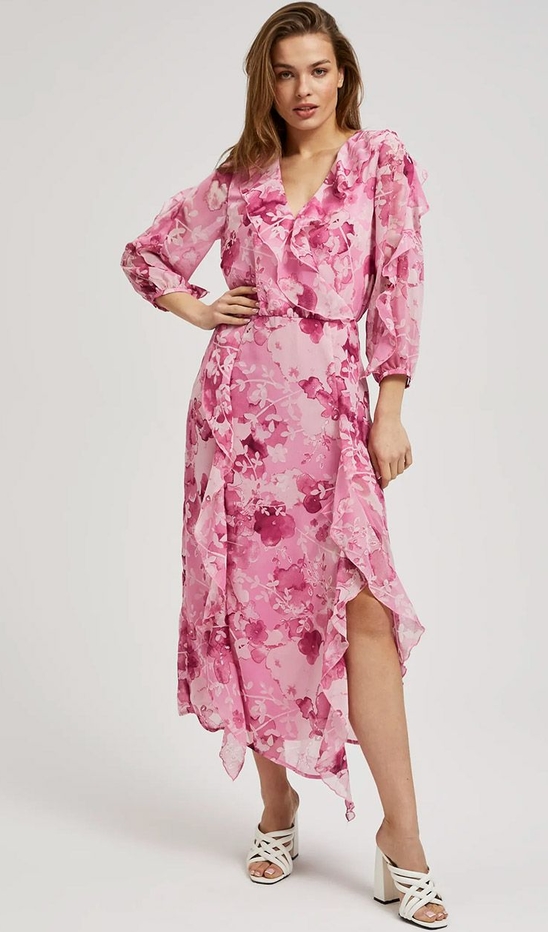 Różowa sukienka Moodo.pl rozkloszowana z szyfonu z długim rękawem