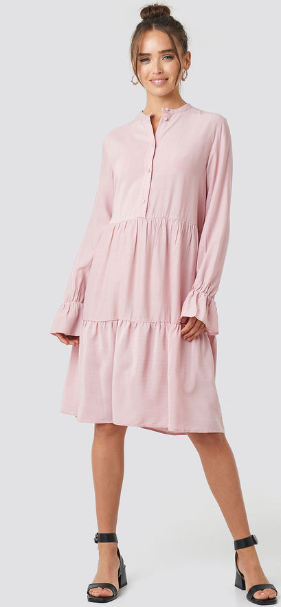 Różowa sukienka NA-KD Trend midi z długim rękawem