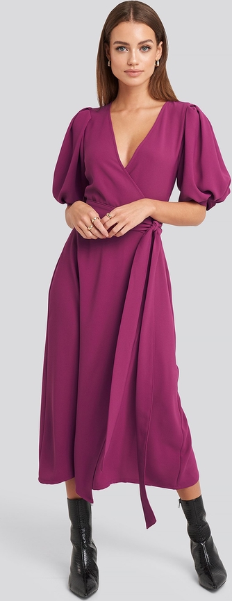 Różowa sukienka NA-KD z krótkim rękawem